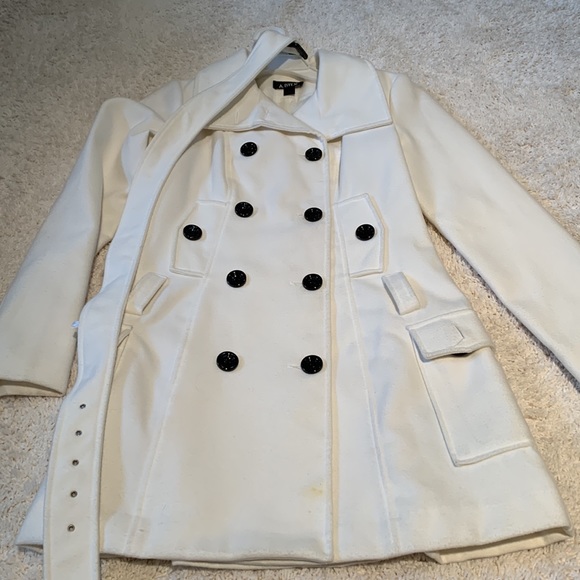 White pea coat with black buttons. And removable belt. - Picture 3 of 7